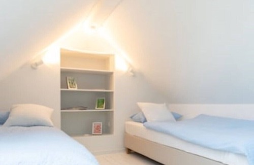 Weiherfeld Apartment | Moderne, neu Renovierte Dachgeschoßwohnung in Karlsruhe