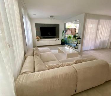 Muttenz Apartment | Moderne Wohnung mit Einrichtung