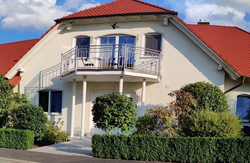 Oberschwarzach Apartment | Modernes großzügiges Appartement mit Fußbodenheizung und Balkon