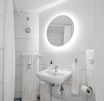 Guels Apartment | Modernes Studio im Erdgeschoss - ZachaStay Koblenz Guels