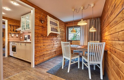 Haus im Wald Apartment | Modernes und gemütliches Holzhaus mit Kaminofen