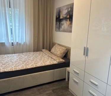 Neckarau Apartment | Modernes Zimmer in Zentrale Lage von Mannheim