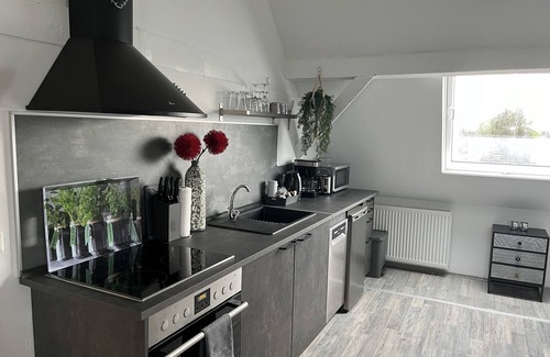Langenfeld Apartment | Modernisierte, Gemütliche Dg-wohnung in Langenfeld