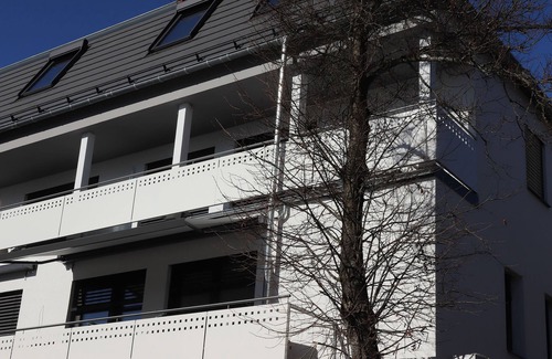 Bad Berleburg Apartment | Modernized studio with balcony and spacious bathroom with walk-in shower