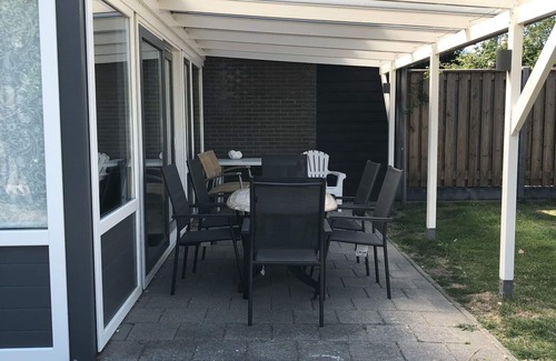 Stavenisse House | Modernized vacation home in a quiet location and yet much to discover