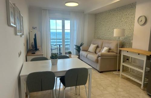 Caleta de Velez Apartment | Moderno Apartamento en primera linea de playa con terraza y vistas al mar- Caleta del Puerto