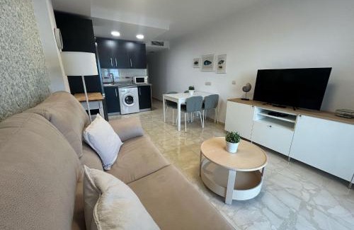 Caleta de Velez Apartment | Moderno Apartamento en primera linea de playa con terraza y vistas al mar- Caleta del Puerto