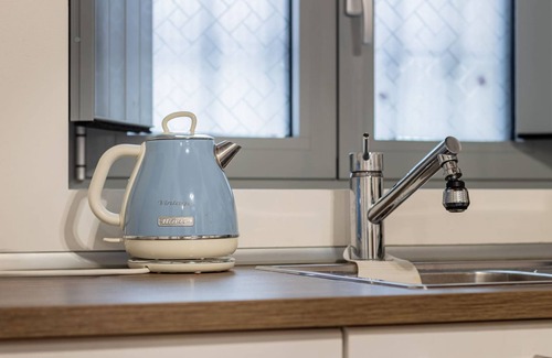 Corsico Apartment | Moderno Loft nel Cortile di un Casale Storico