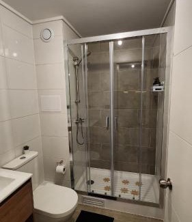 Los Angeles Apartment | Moderno, nuevo, excelente ubicación, 1D1B, parking