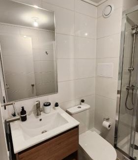 Los Angeles Apartment | Moderno, nuevo, excelente ubicación, 1D1B, parking