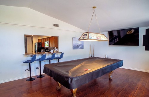 South Scottsdale House | MODLux Old Town Sleeps 10 HotTub+Pool table+Fire pit