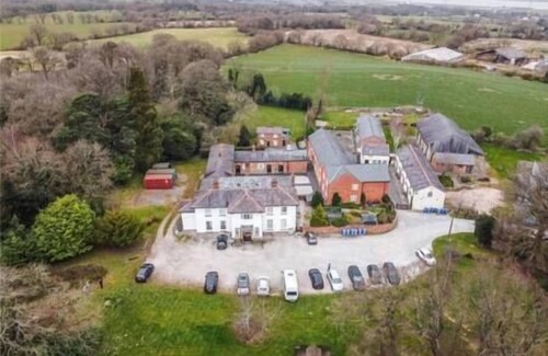 Mynydd Isa House | Mold Double Room Private Bathroom TV Free Wi-Fi