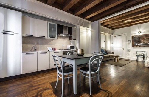 Molina Apartment | Molino Stucky Apartment Wi-Fi R&R