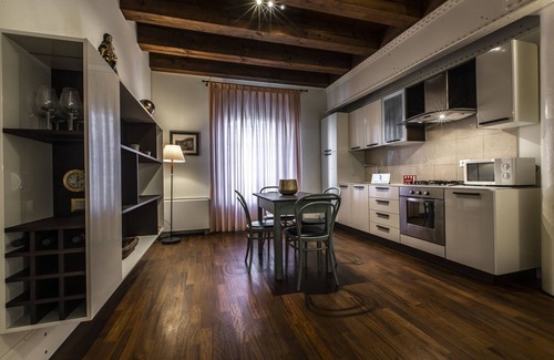 Molina Apartment | Molino Stucky Apartment Wi-Fi R&R