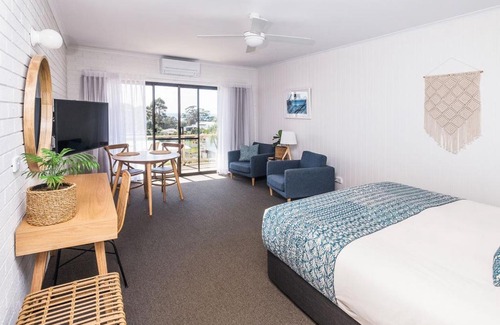 Ulladulla Hotel | Mollymook Seascape Motel and Apartments