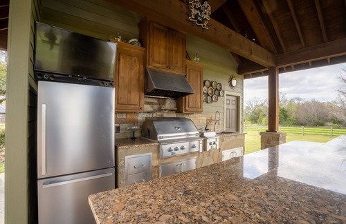 Sulphur Springs House | Mom and Dad's Place - Lil Paradise