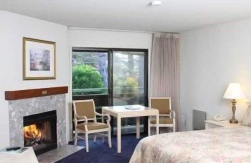 Pacific Grove Hotel | Monarch Resort