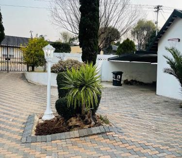 Greater Johannesburg Metropolitan Area House | Mondeor holiday Home
