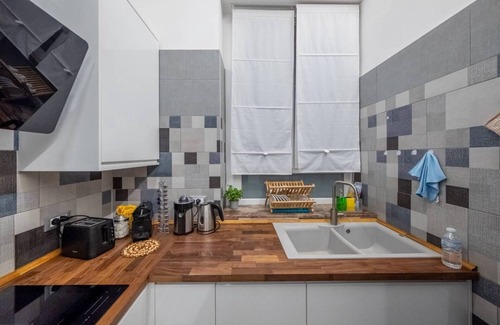 Cagnola Apartment | Monem's House-door