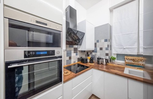 Cagnola Apartment | Monem's House-door