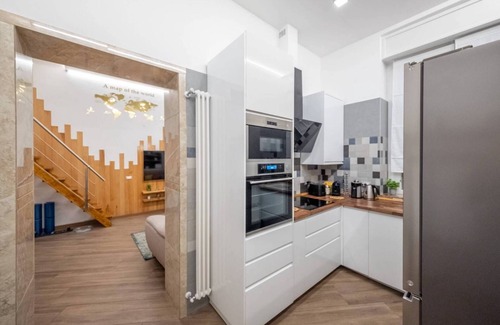 Cagnola Apartment | Monem's House-door