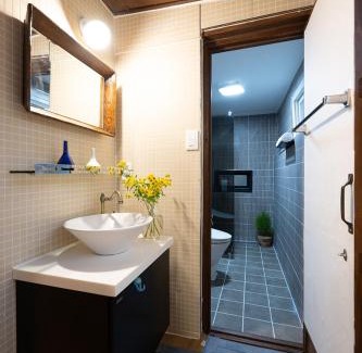 Jeonju House | MongYouHwaWon Guesthouse(Painter's house)