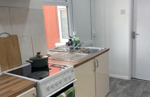 Coventry House | Monk's Lodge Private En-suite Room CV1