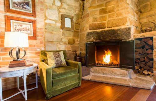 Broke House | Monkey Place Country House