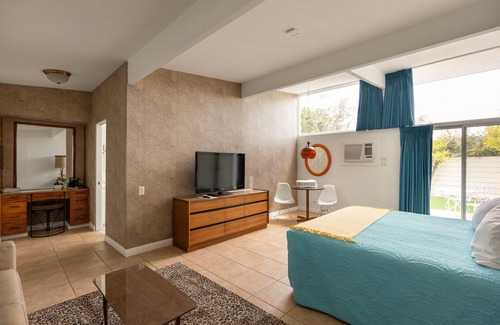 Desert Park Estates Hotel | Monkey Tree Hotel 1 by AvantStay | Stylish Hotel in Palm Springs w/Pool!