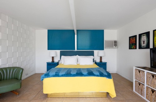 Desert Park Estates Hotel | Monkey Tree Hotel 7 by AvantStay | Stylish Hotel in Palm Springs w/Pool!