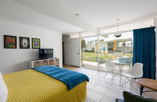 Desert Park Estates Hotel | Monkey Tree Hotel 7 by AvantStay | Stylish Hotel in Palm Springs w/Pool!