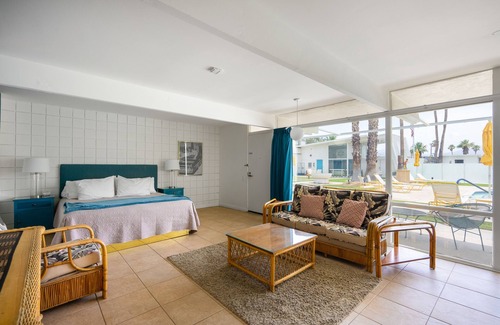 Desert Park Estates Hotel | Monkey Tree Hotel 8 by AvantStay | Stylish Hotel in Palm Springs w/Pool!