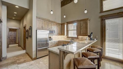 Deer Valley House | Mont Cervin 32 by AvantStay Ski In Ski Out Home in Silver Lake Village w Hot Tub