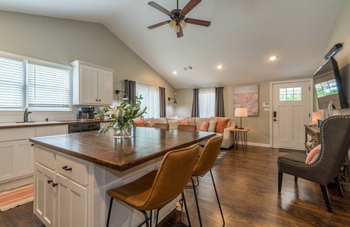 Dahlonega House | Montaluce & Wine country -Farmhouse Cottage~FirePit~Dahlonega