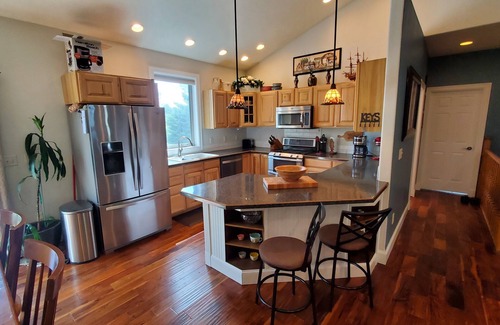 Bozeman House | Montana Adventure Home -10 min to Bozeman airport