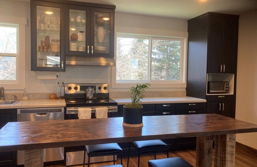 Bozeman House | Montana-Style Comfort - Near Big Sky & Bridger