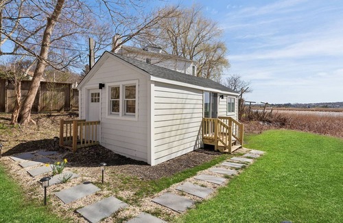 Town of East Hampton Cottage | Montauk Waterfront Cottage with gorgeous views– steps from Montauket & Duryea's!