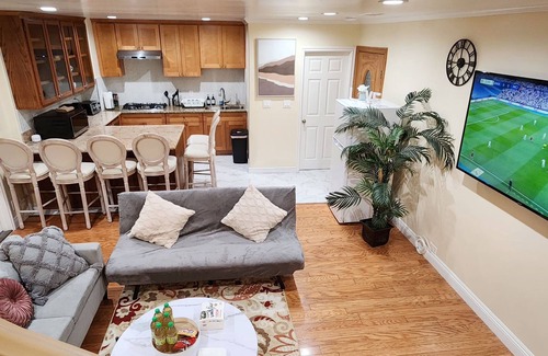Monterey Park Apartment | Monterey Park Retreat Spectacular Views Comfort