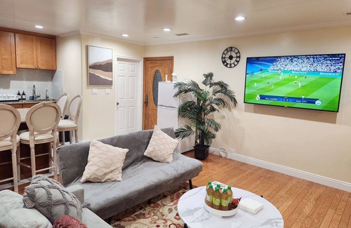 Monterey Park Apartment | Monterey Park Retreat Spectacular Views Comfort