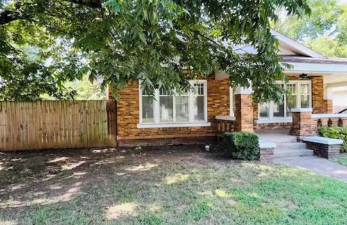 Clarksville House | Montgomery House in Clarksville, AR