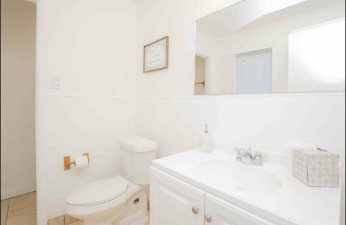Montgomery House | Montgomery Rustic Chic- Near Downtown