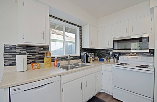 Southwest Village Apartment | Monthly Discounts for Perfect Pet Friendly Pad!