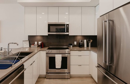 Kelowna Central Business District Apartment | * MONTHLY FURNISHED RENTAL | 2 BED & DEN + 2 BATH | DT KELOWNA