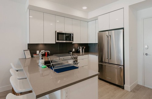 Kelowna Central Business District Apartment | * MONTHLY FURNISHED RENTAL | 2 BED & DEN + 2 BATH | DT KELOWNA