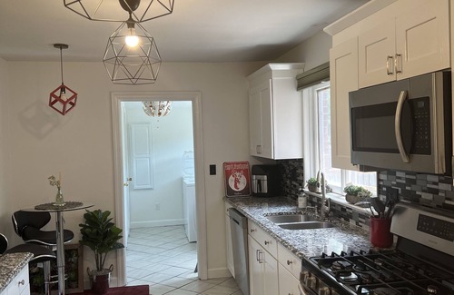 Urbana House | Monthly - Renovated Modern Mid-Century 3Br House - 2 blocks from U of Illinois.