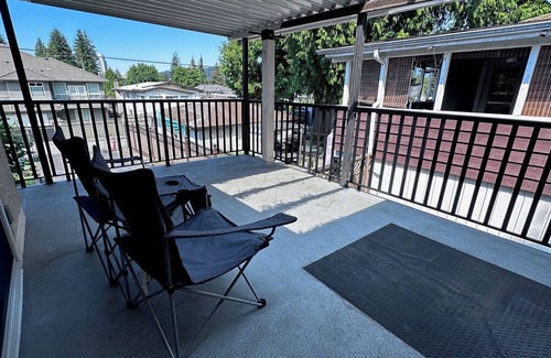 Coquitlam House | Monthly stay 2 Bedroom upper floor suite with Garden view Closed to SFU