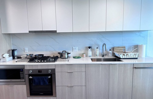 Burnaby Apartment | Monthly stay/Relocation Special near Lougheed Mall & SFU