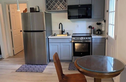 Whiteville House | MONTHLY STAYS-Spacious 8-bedroom house in delightful Whiteville-Abundant Parking