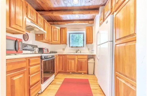 Taos House | Monthly vacation spot - walk to plaza, ski at TSV