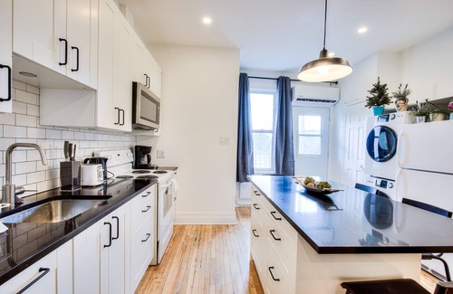 Sainte-Marie Apartment | Montreal Classic Style 2br Apt